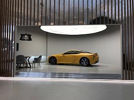 Выставочная зона автосалона Lexus